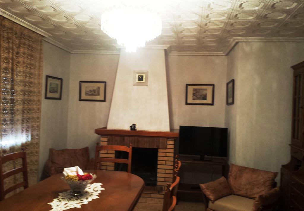 Hostal Rural Casa Castro Alberuela de la Liena Rum bild