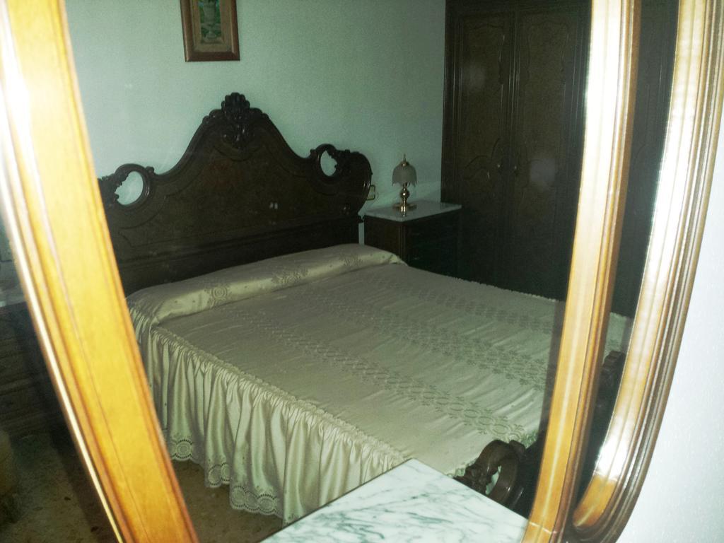 Hostal Rural Casa Castro Alberuela de la Liena Rum bild
