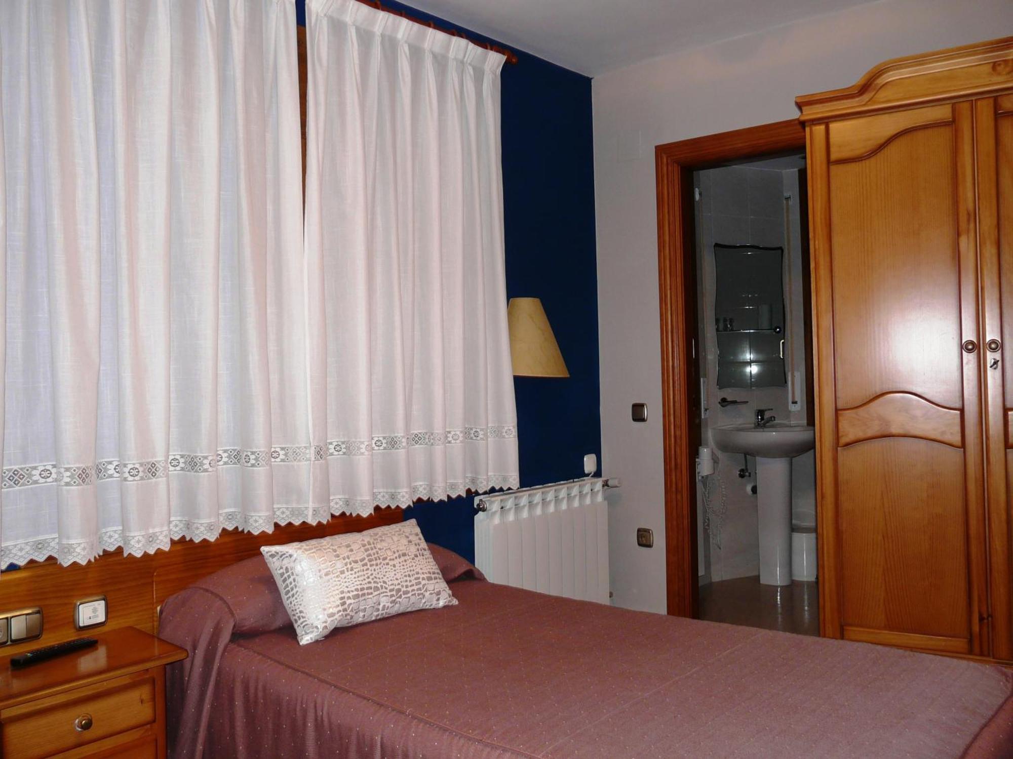 Hostal Rural Casa Castro Alberuela de la Liena Rum bild
